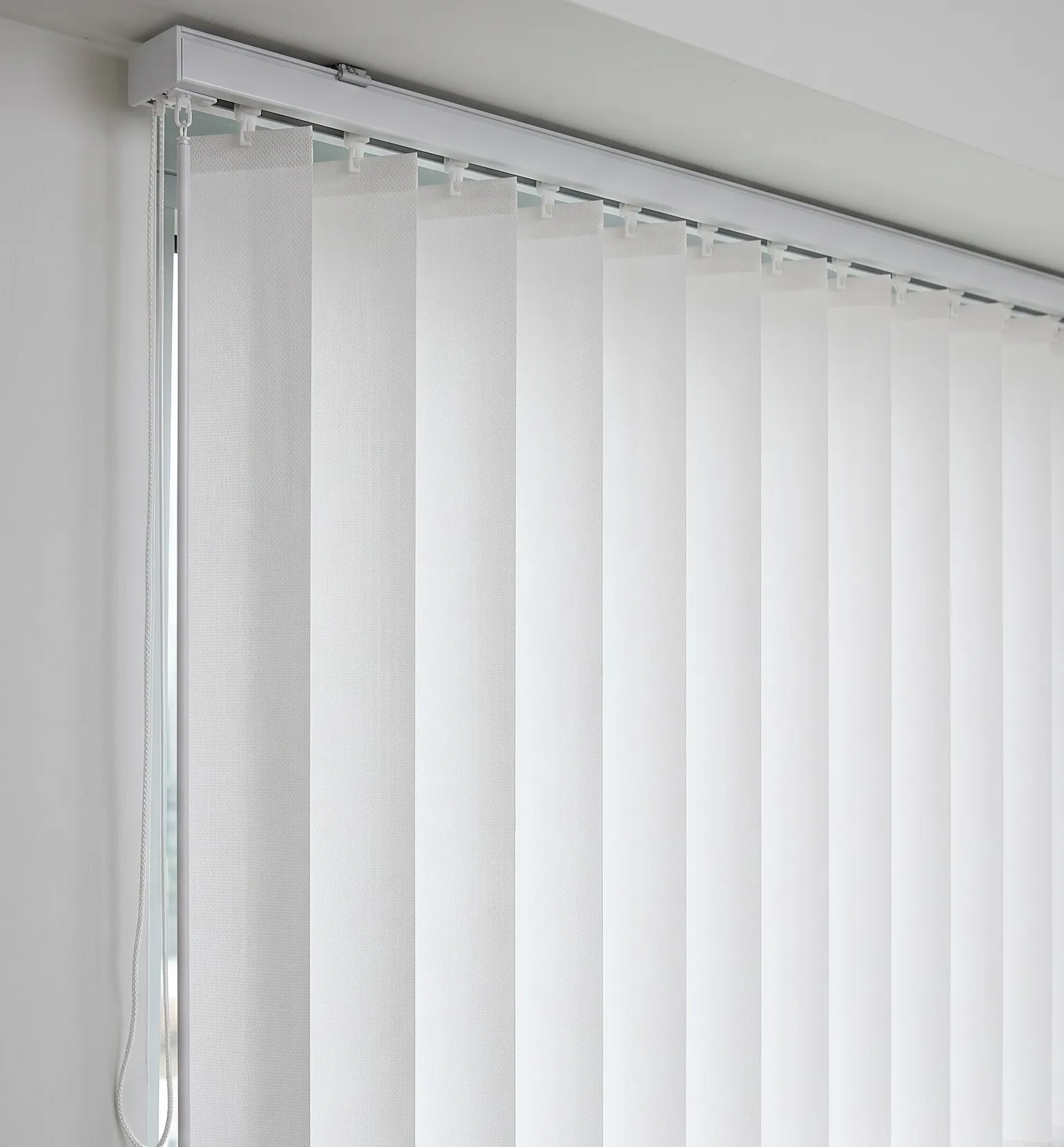 Modern Office Denpasar - Vertical Blinds